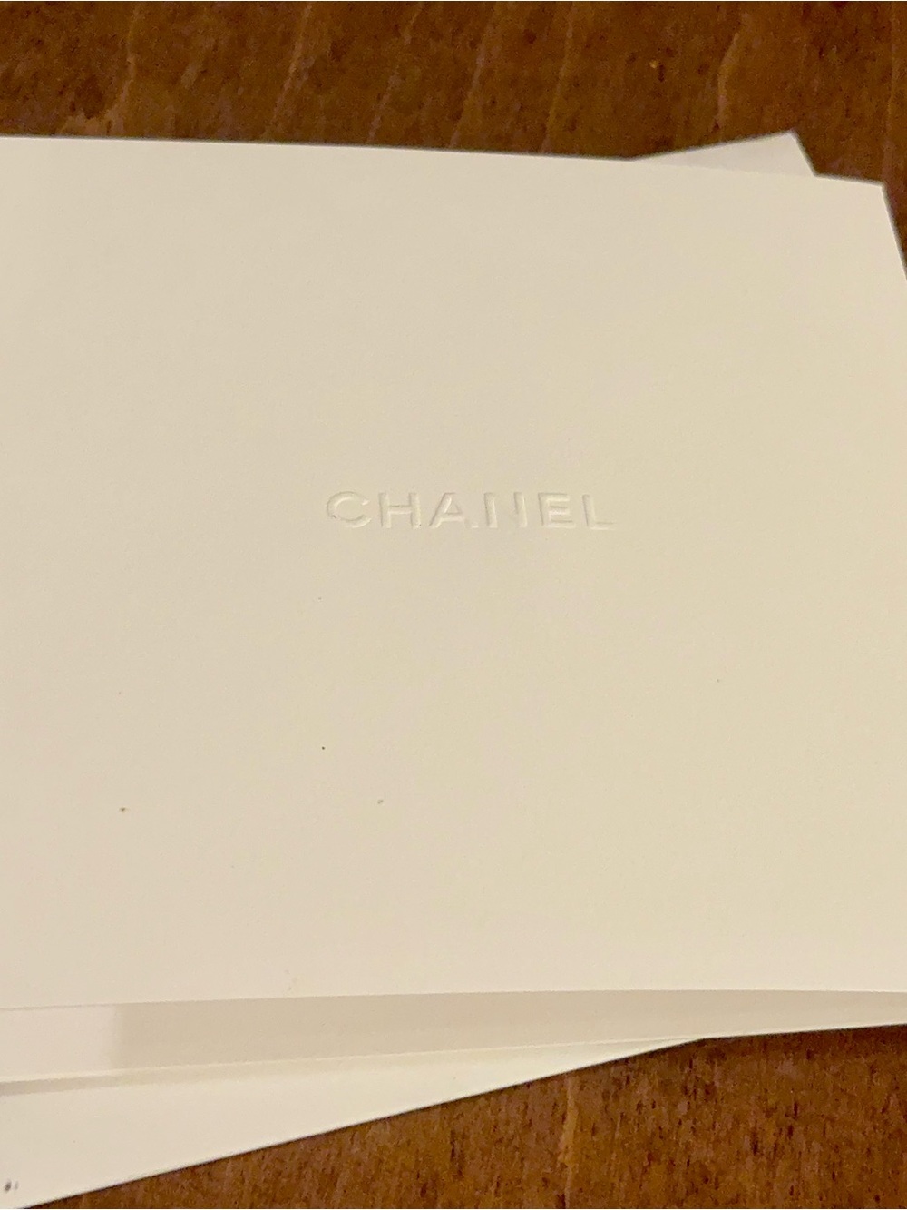 CHANEL White Embossed Makeup Icons Gifting Card - Picture 10 of 10